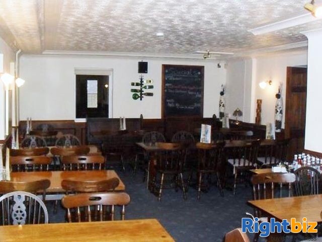 CEREDIGION - COASTAL VILLAGE PUBLIC HOUSE & RESTAURANT SURROUNDED BY A LARGE NUMBER OF HOLIDAY PARKS
