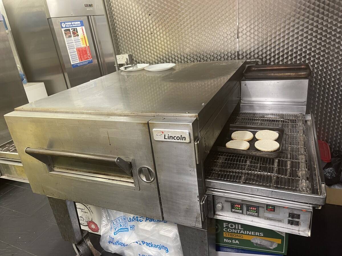 Pizza shop Takeaway with sitting area  for sale leasehold Photo 7