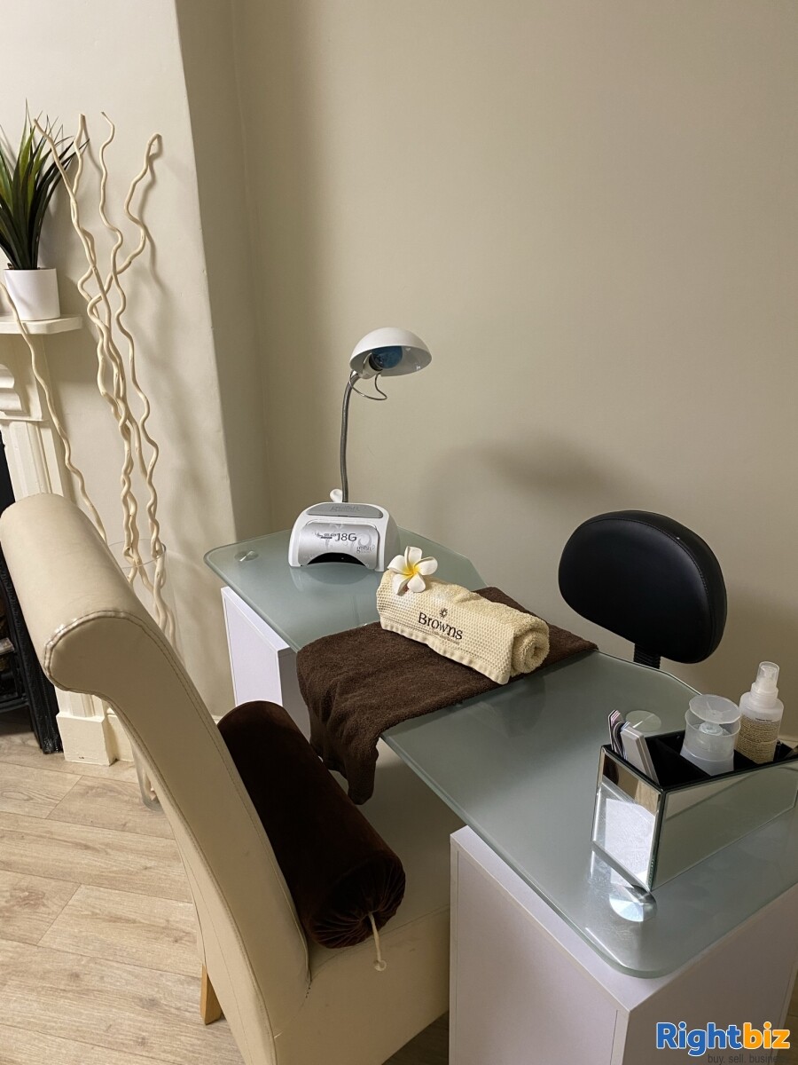 Leasehold Beauty and Tanning Salon for Sale