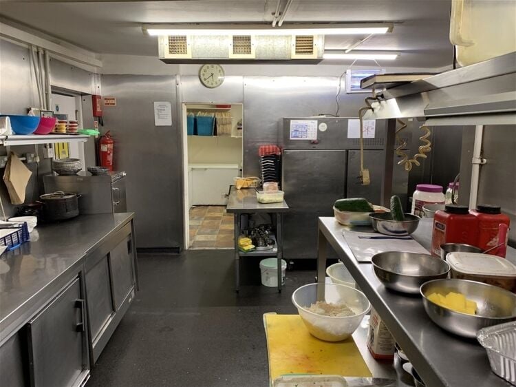 LICENSED RESTAURANT popular village location close to DOVER Photo 7