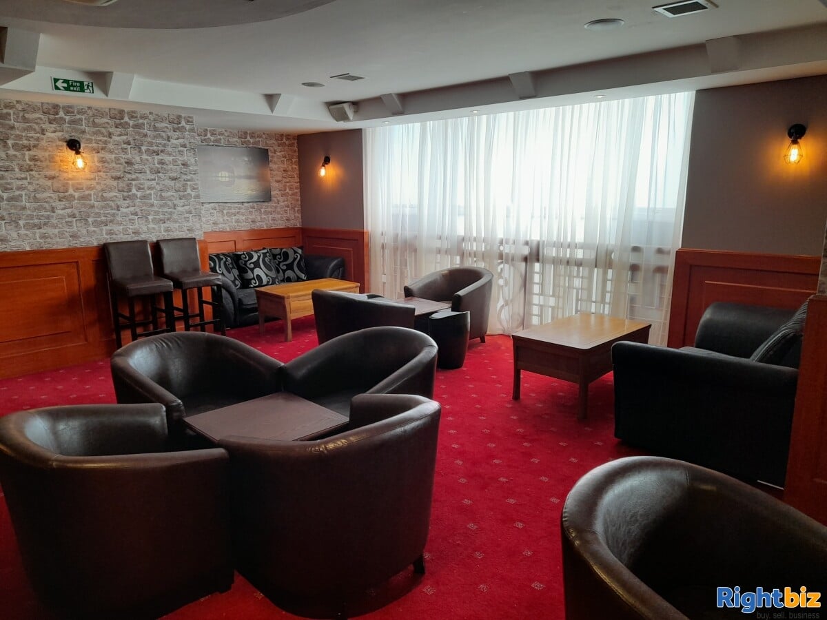 VALE OF GLAMORGAN - SUBSTANTIAL PROPERTY Photo 7