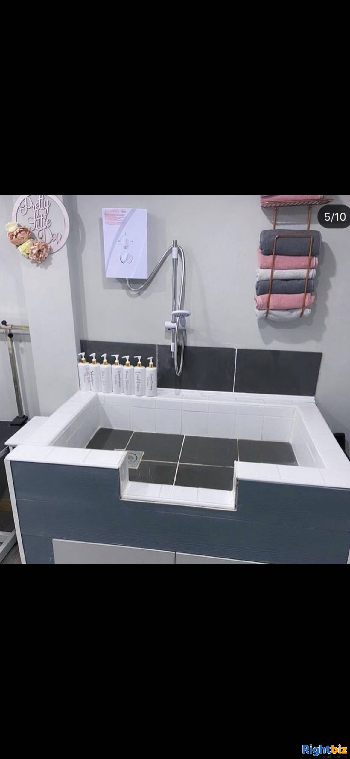 House with grooming parlour