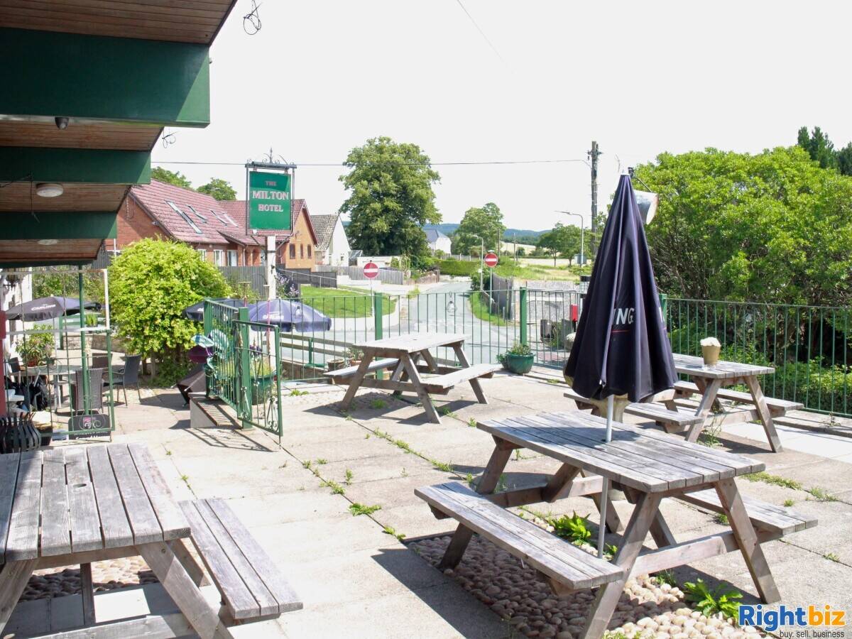 GWENT - EDGE OF NEWPORT VILLAGE CENTRE INN