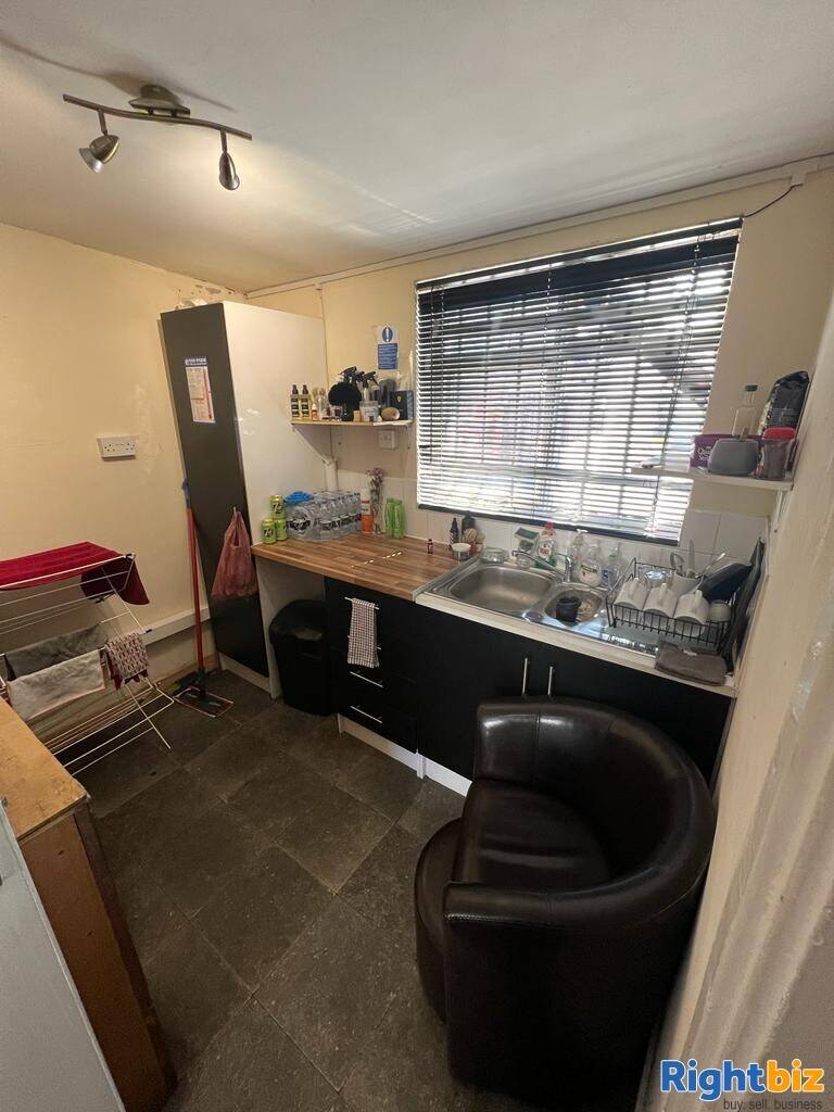 Leasehold Barber shop for sale with 2 bed flat Photo 7