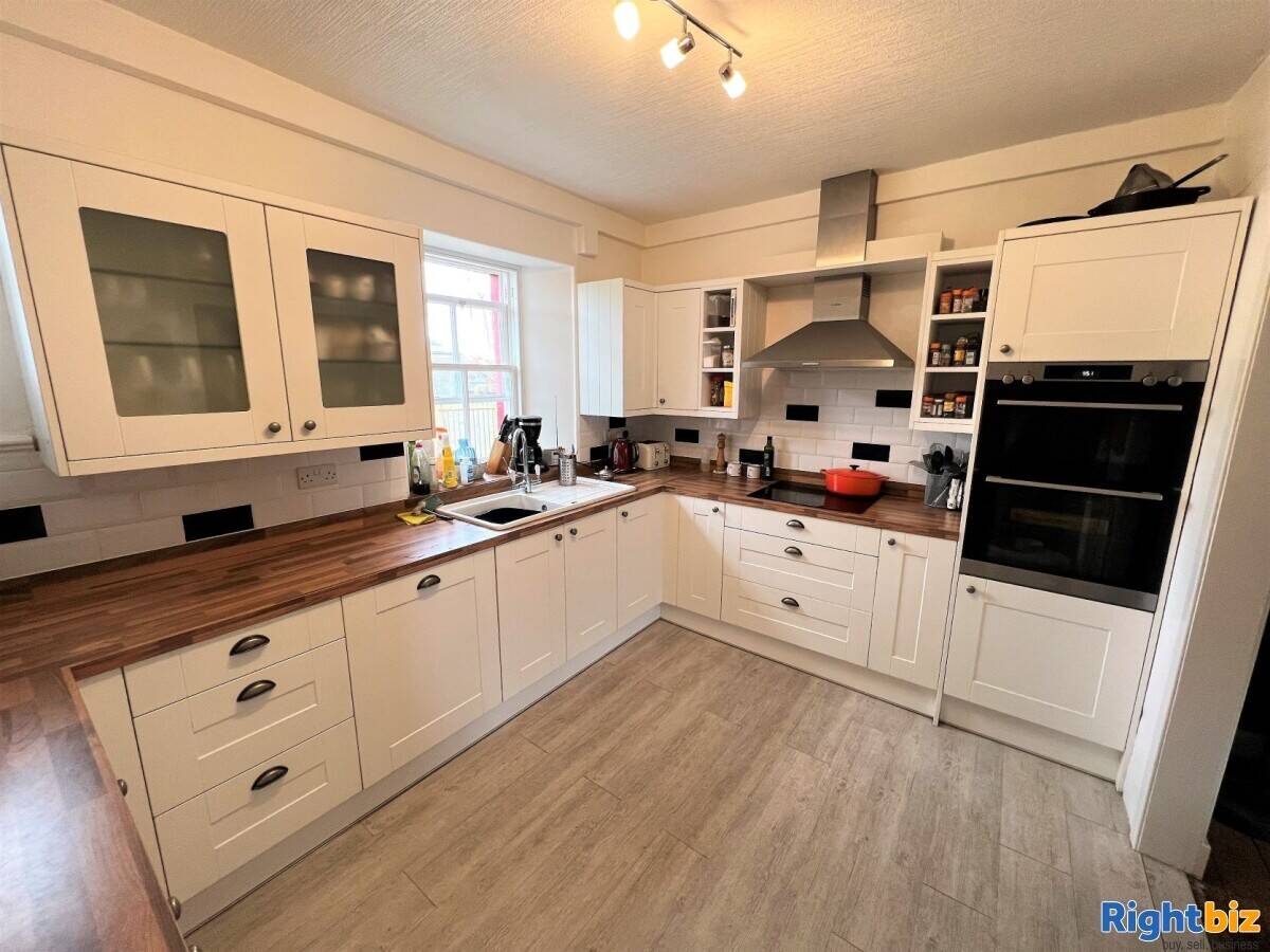 Superb Village Pub and spacious owners flat in the ever popular East Neuk of Fife. (ref 1455) Photo 7