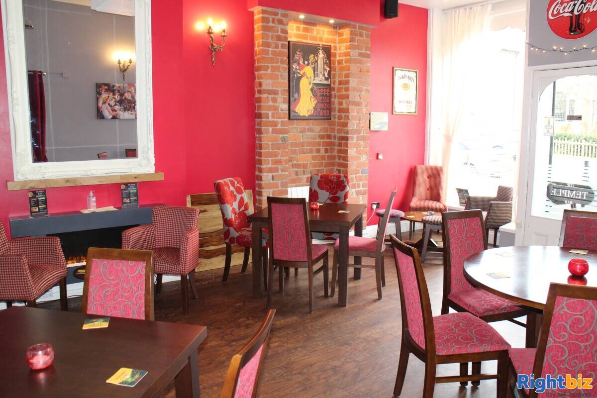 POWYS - SPA TOWN BAR AND RESTAURANT Photo 7