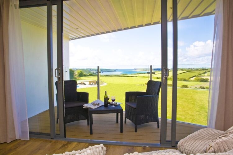 One of Cornwall’s Finest Country Inns, Restaurant & Hotel For Sale in Wadebridge