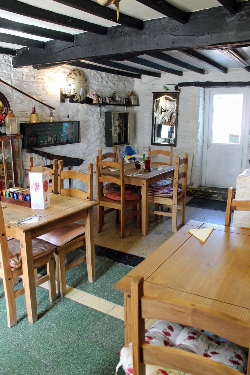 POWYS - 16TH CENTURY MAIN ROAD COUNTRY INN