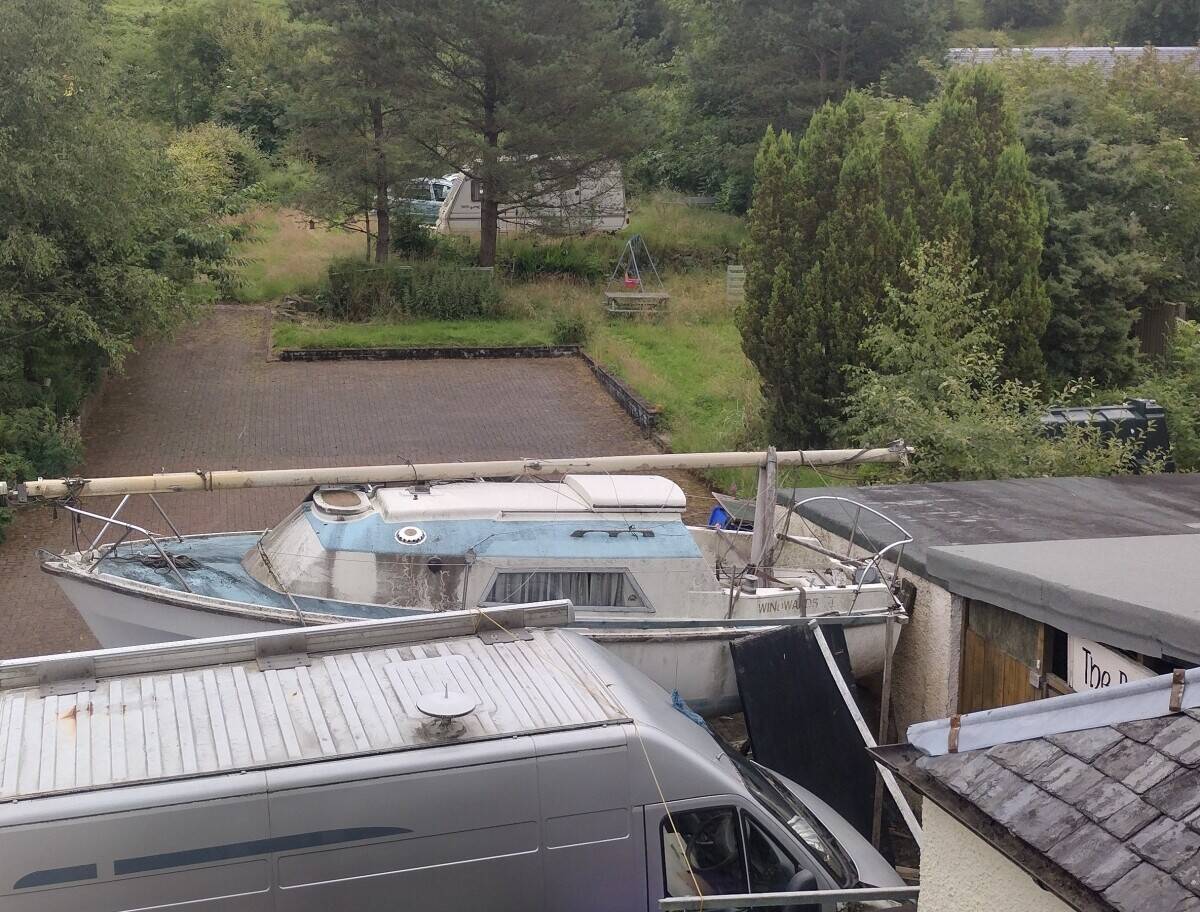 Hotel For Sale-Pub-Restaurant-14 bedrooms-garden-parking-Queen Elizabeth national park