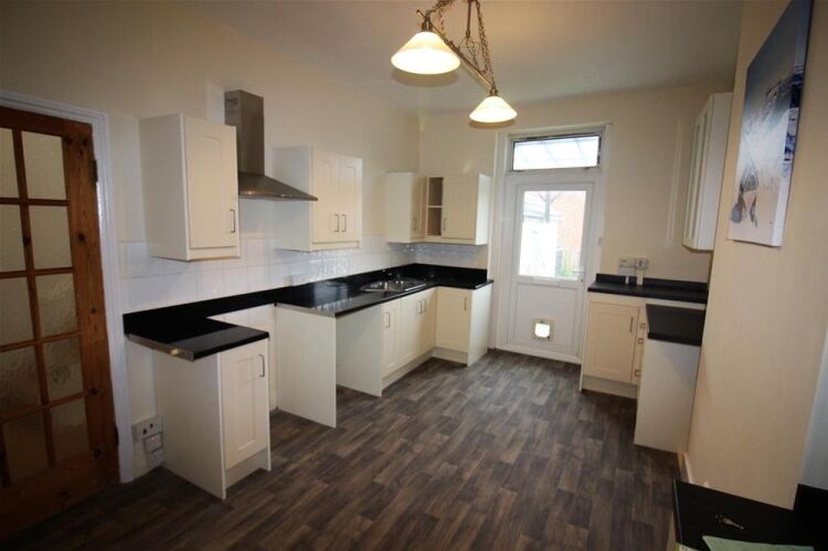 FREEHOLD/LEASEHOLD LIC. RESTAURANT WITH SELF CONTAINED 2 BEDROOM MAISONETTE Photo 7