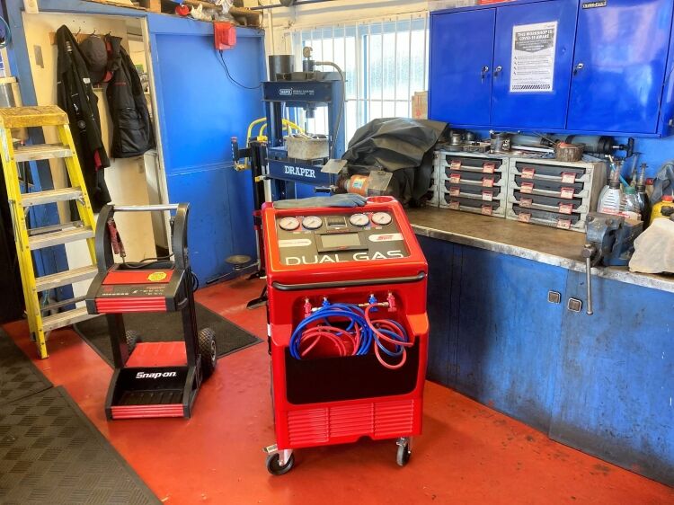 MOTOR VEHICLE DIAGNOSTICS, SERVICING, REPAIR, MOT CENTRE & TYRE BAY