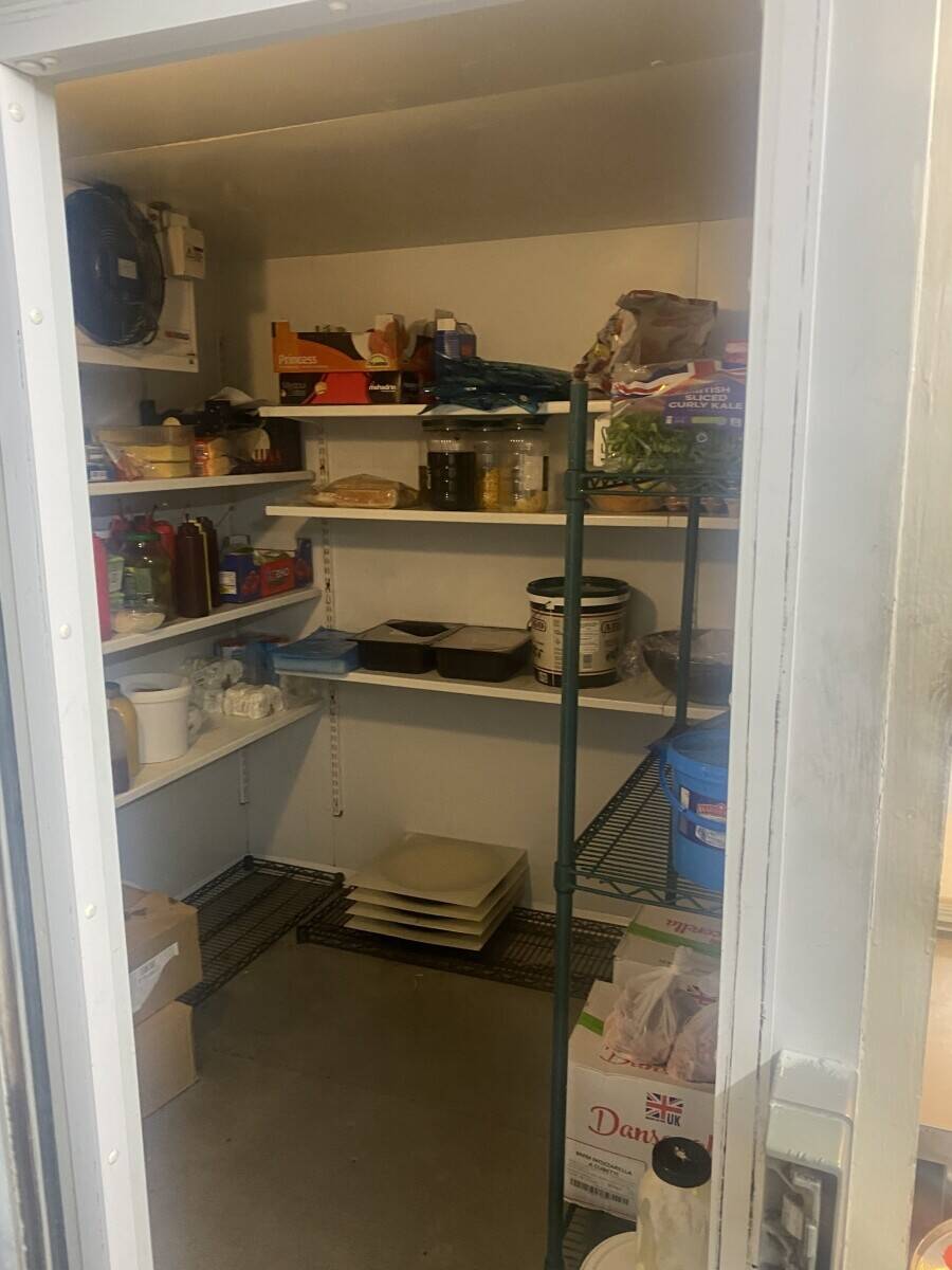 Pizza and Burger Takeaway for partnership or rent. Photo 7