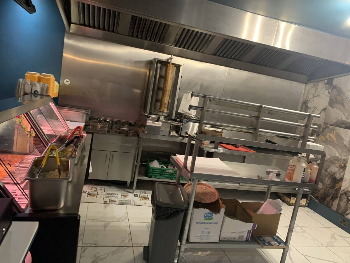 Turkish takeaway/coffee shop for sale in the heart of Romford, London. Photo 7