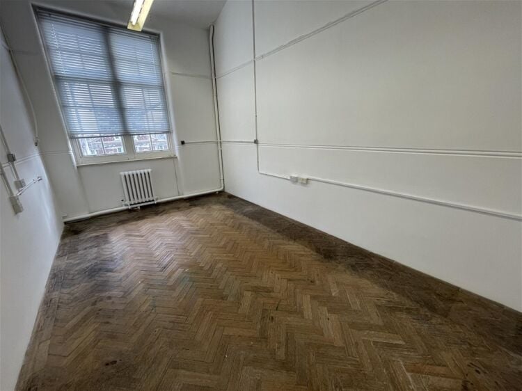 Larger offices suites available to let For Sale in Newton Abbot Photo 6