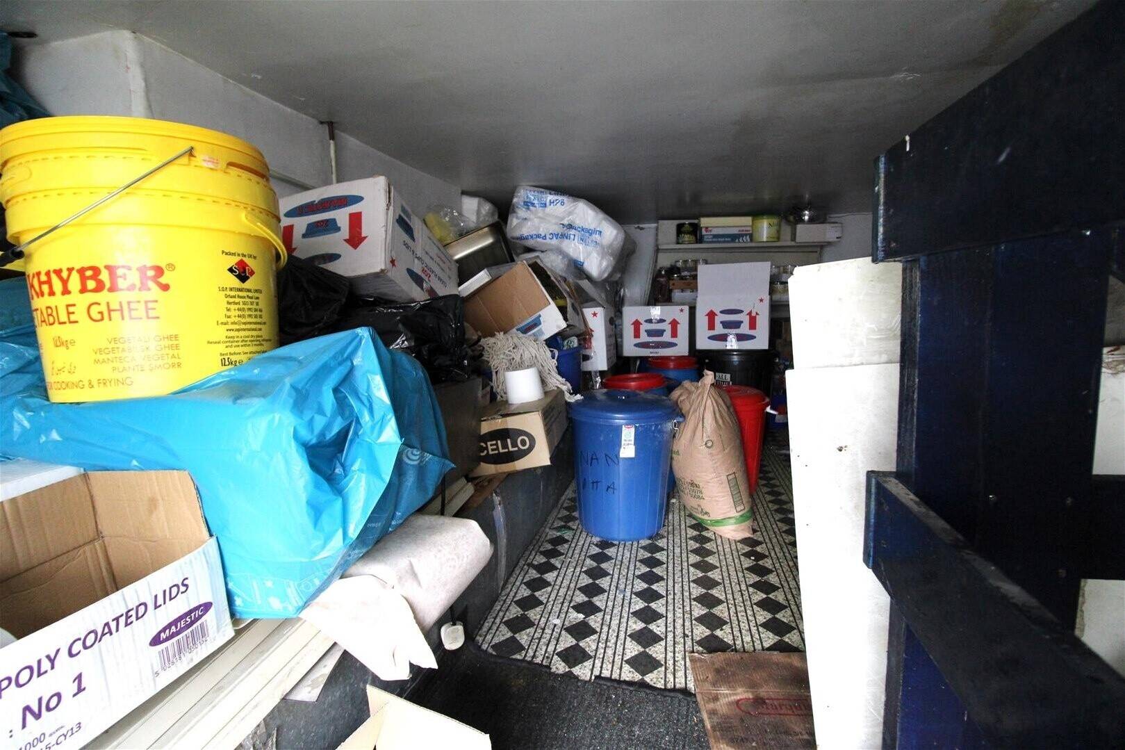 Fast Food Takeaway Business for sale, Prime Location, Well established. Photo 7
