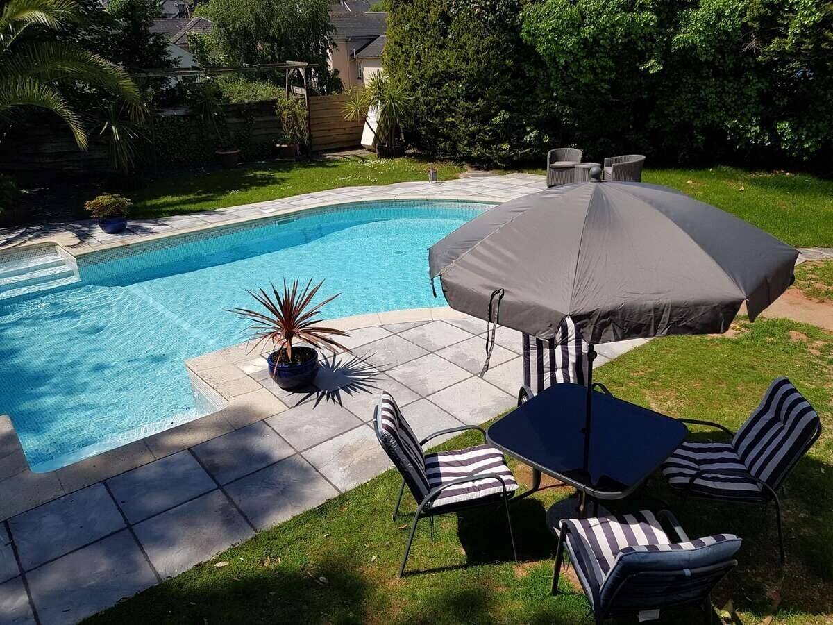 Beautiful guest house in Torquay for sale