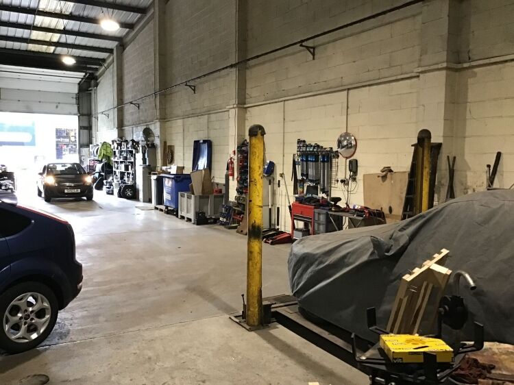 SPACIOUS GARAGE/MOT CENTRE OPPORTUNITY, CARDIFF NORTH Photo 7