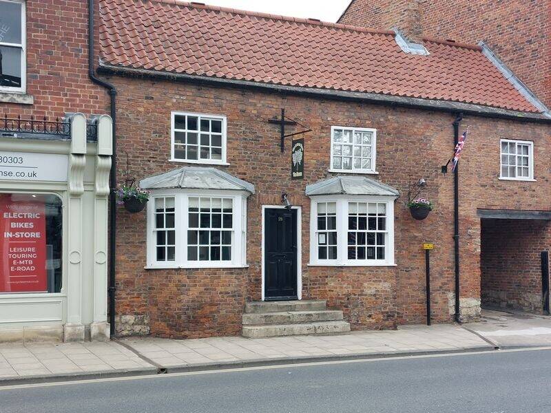 REDUCED ! Olde Worlde Tea Rooms / cafe For Sale in popular town near York Photo 7