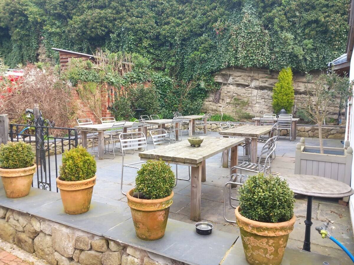 SHROPSHIRE - COUNTRY INN APPOINTED TO AN EXCELLENT CONDITION THROUGHOUT AND LOCATED IN AFFLUENT AREA Photo 7