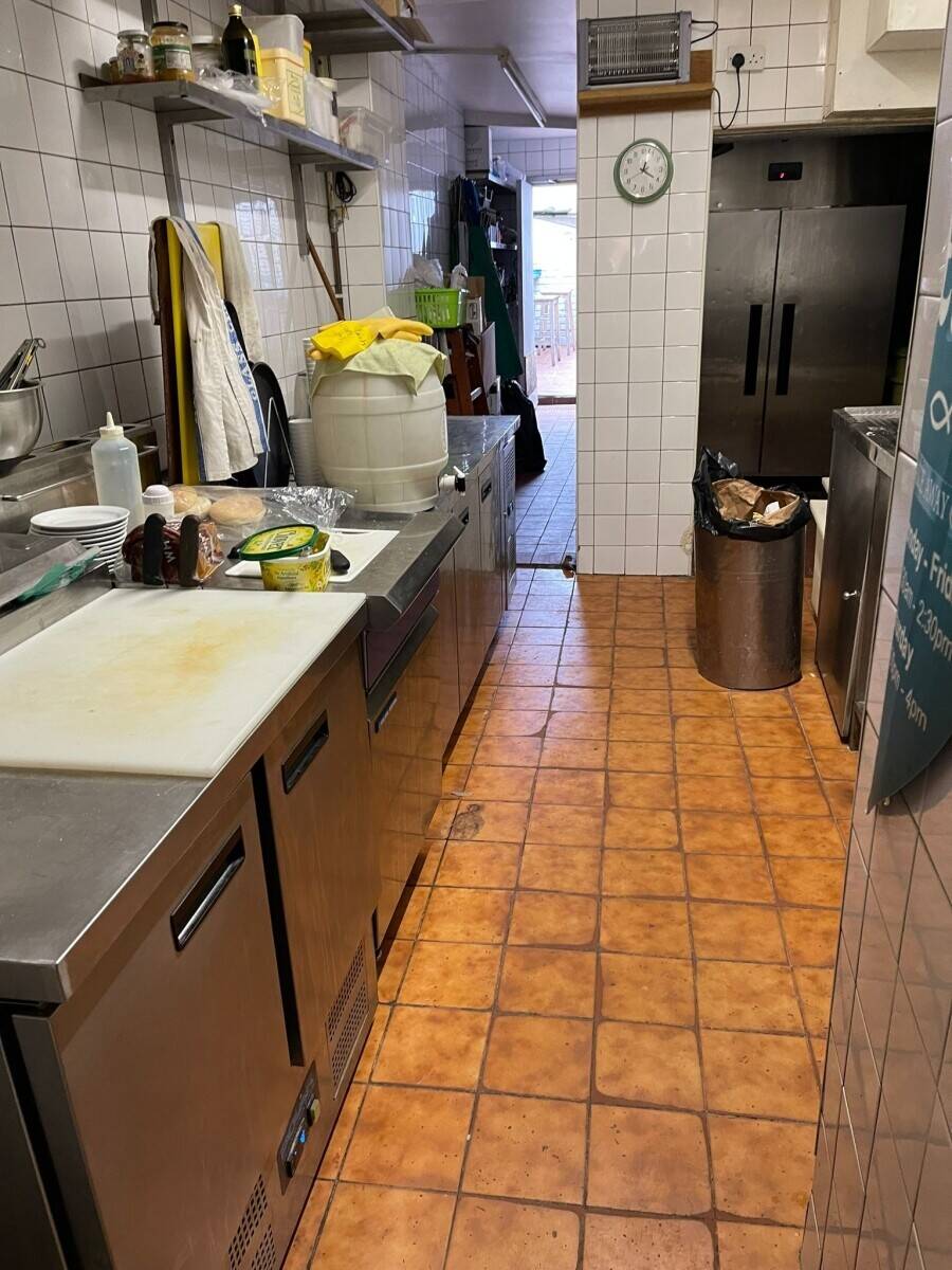 Fish and Chips Resaurant & Takeaway for Sale in Surbiton Photo 6