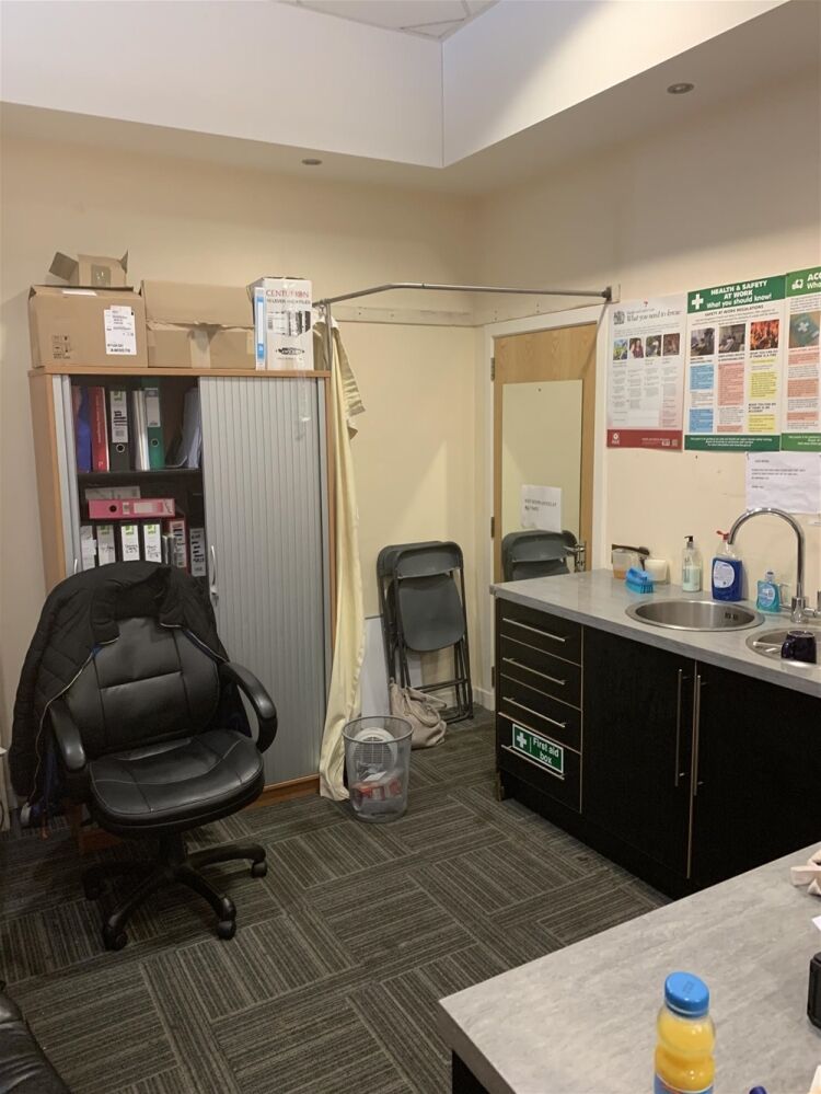 DRY CLEANING, LAUNDRY & IRONING COMPANY city centre location ABERDEEN Photo 7