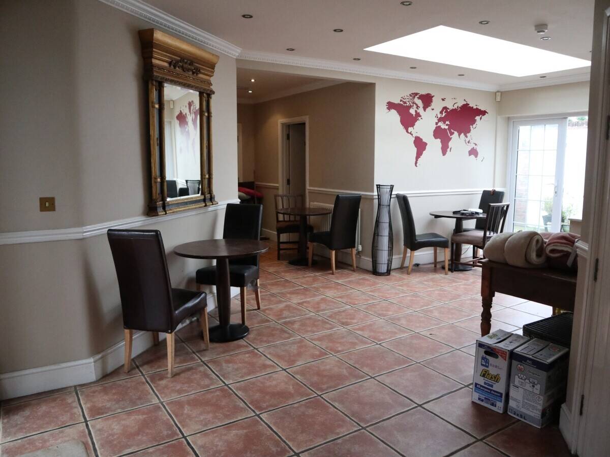 SOMERSET – CHARACTER VILLAGE FREEHOUSE WITH LETTING ROOMS Photo 7