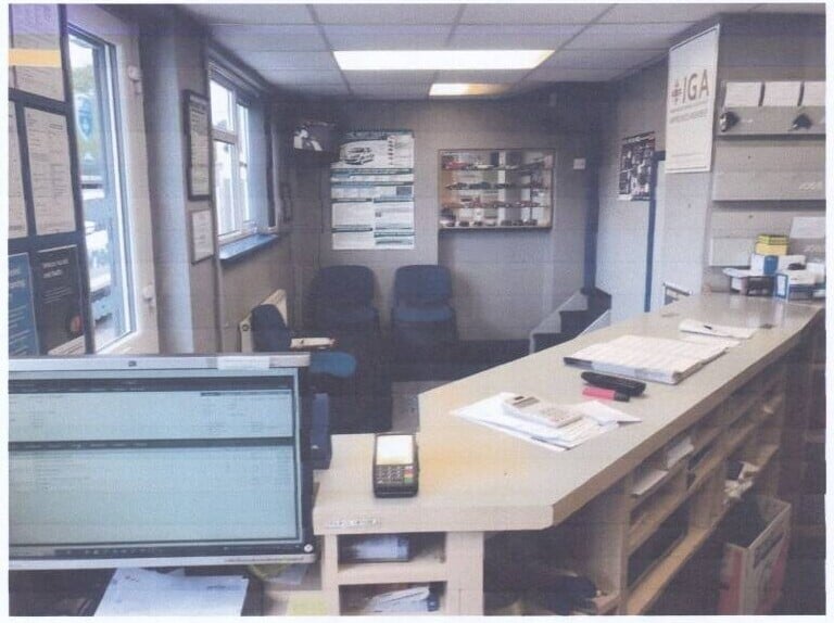 Car garage and mot centre for sale in Oldbury west midlands Photo 6