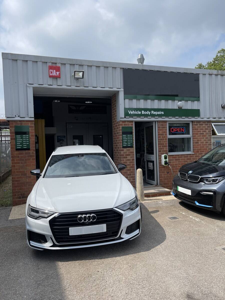 INDEPENDENT VEHICLE BODYWORK REPAIRS BUSINESS IN HAMPSHIRE Photo 7