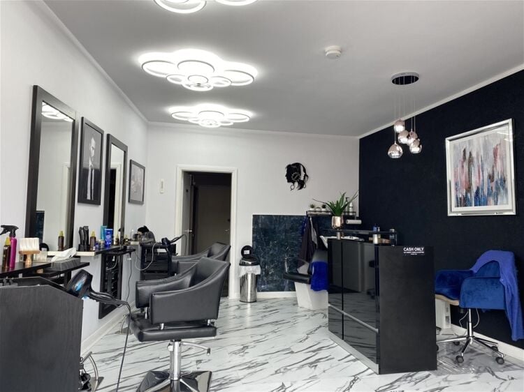 A POPULAR UNISEX SALON