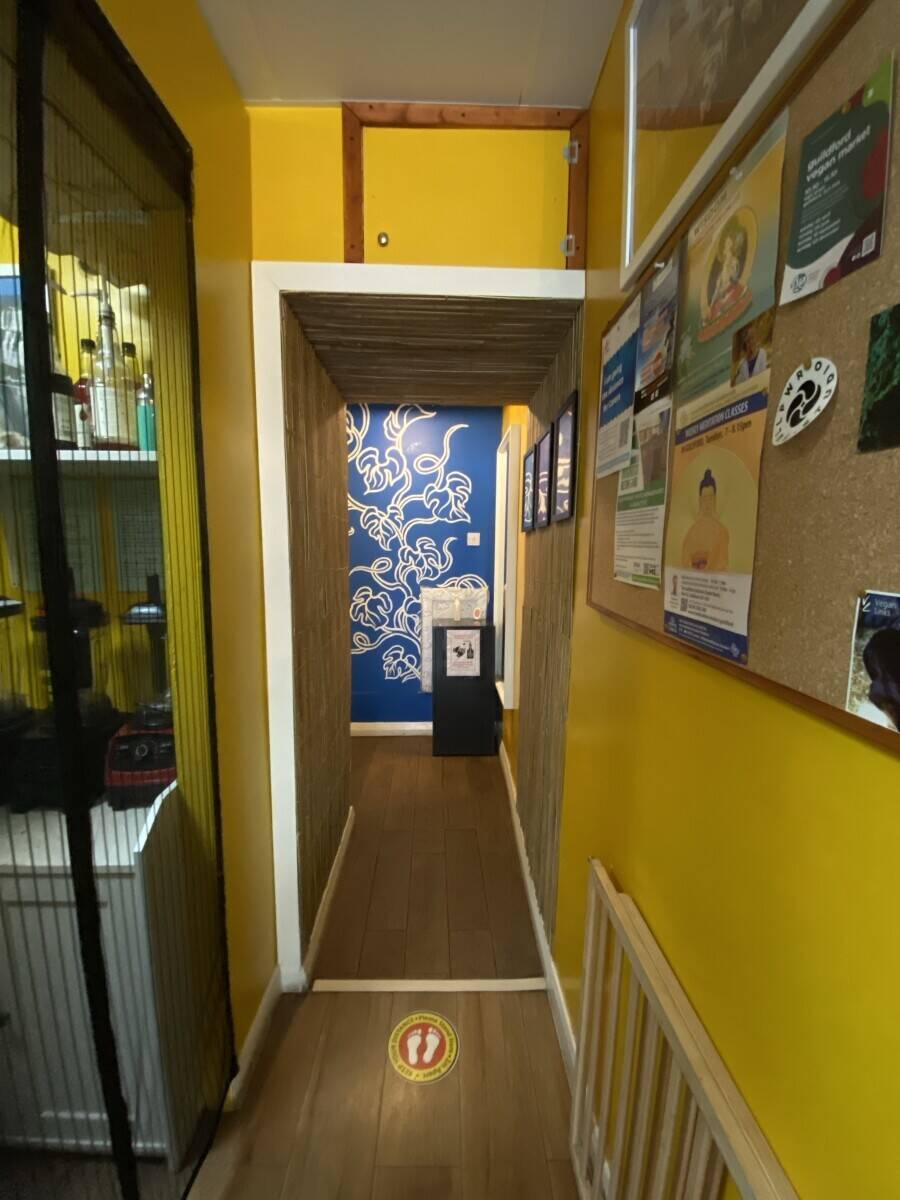 Cosy and Vibrant Café for Sale in Guildford, Surrey Photo 7