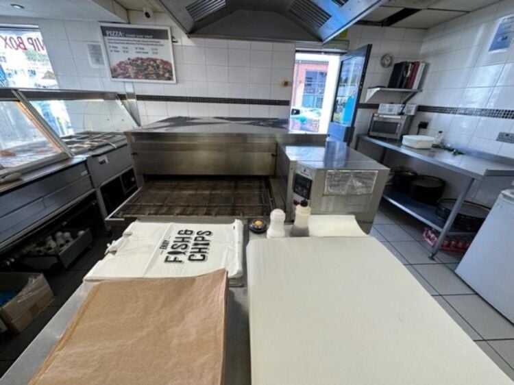 Leasehold Fish & Chip & Pizza Takeaway Located In Nuneaton