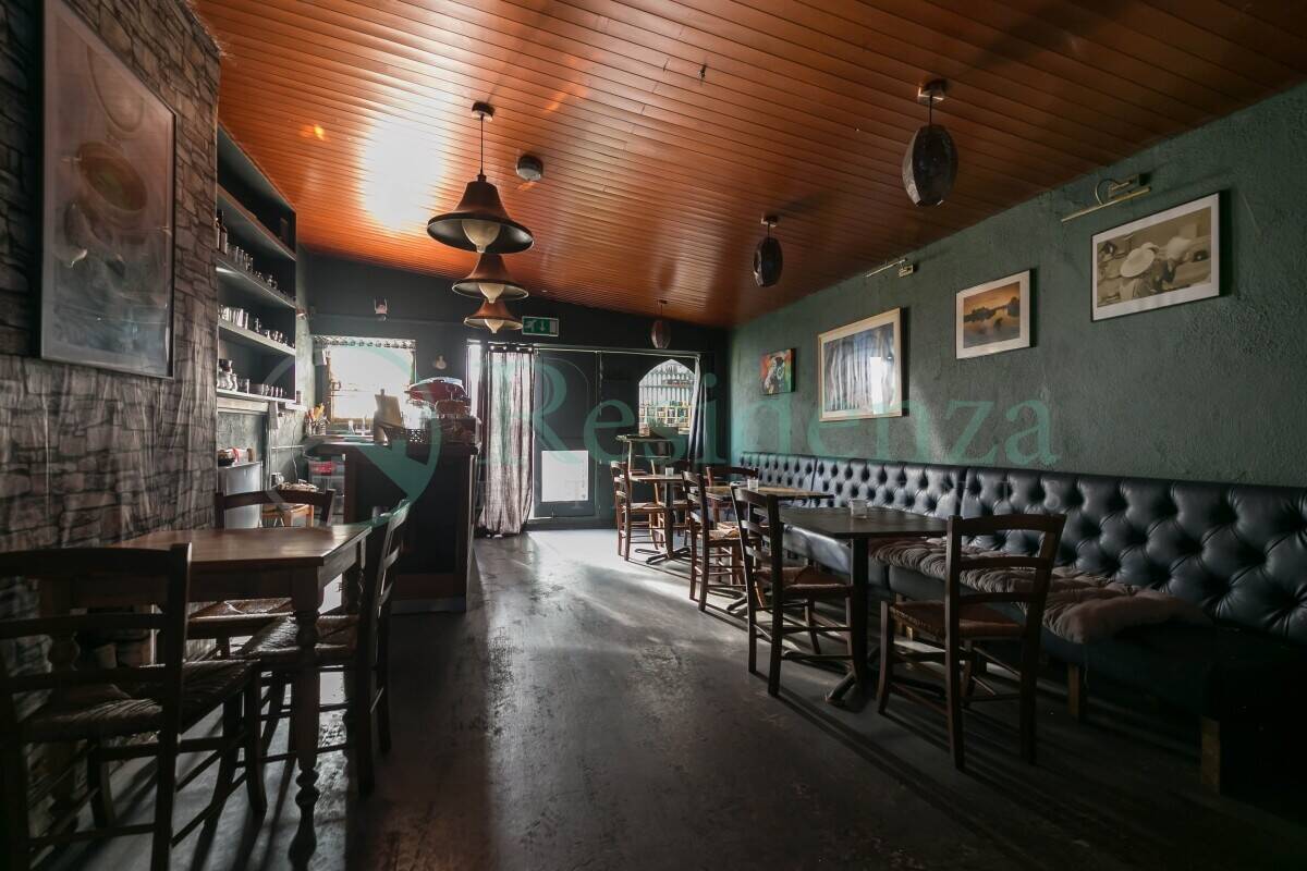 Class E premises client trading as ‘Fourteen’ a neighbourhood restaurant and bar, to be sold by way of premium. Photo 7