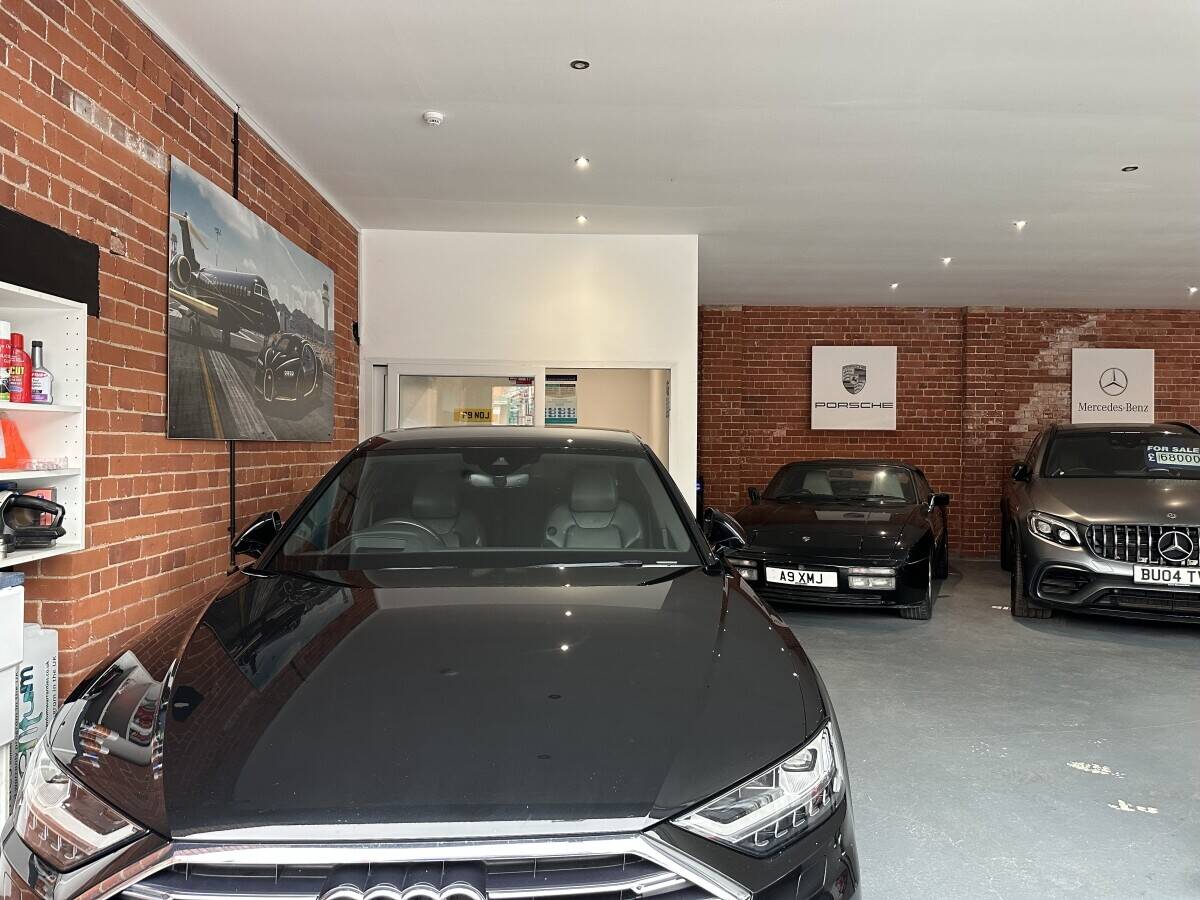 Car Sales w Garage In Nottingham for sale Photo 7