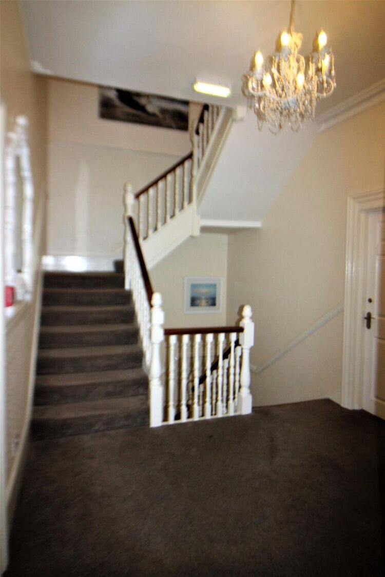 FREEHOLD
GUEST  HOUSE