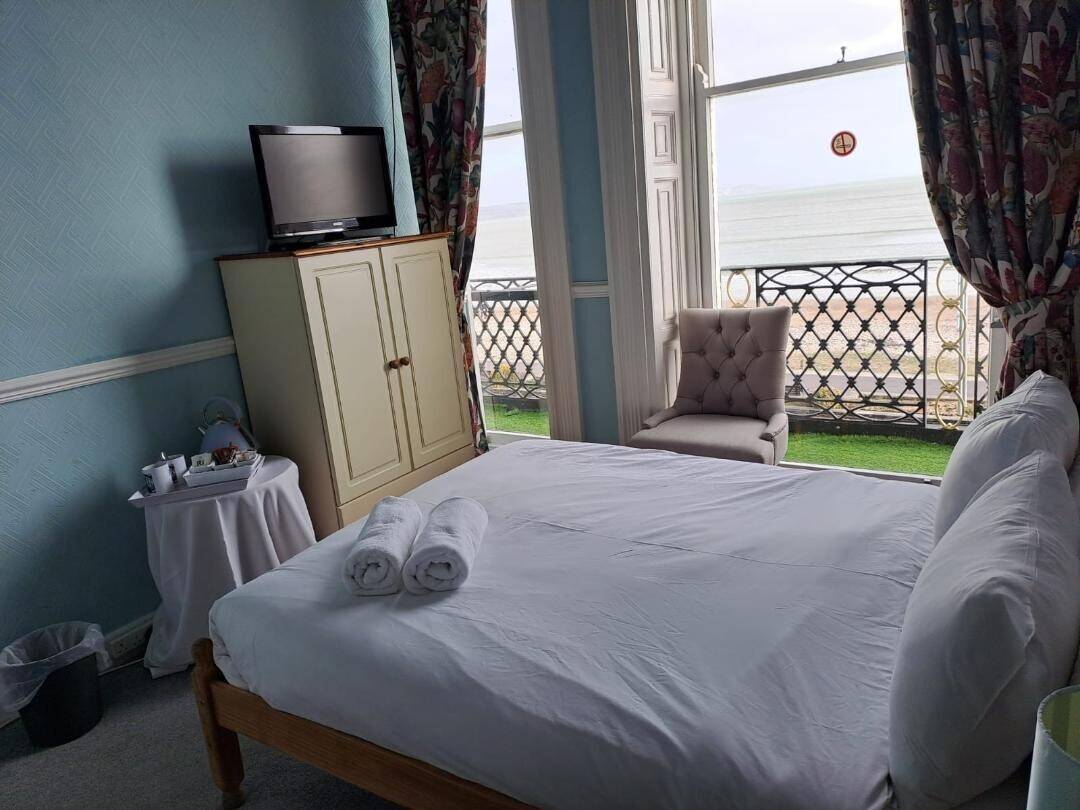 Very Long Leasehold (virtual freehold)  GUEST HOUSE for sale WEYMOUTH Photo 7