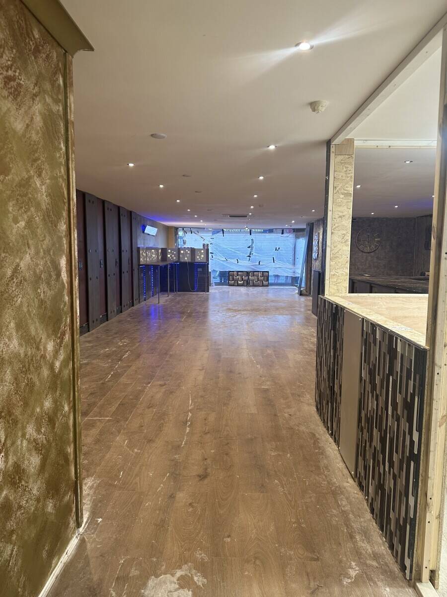 PRIME LOCATION - for a Chinese or Caribbean Style Buffet Restaurant NEW BUILD with all new FITTED OUT GLASS KITCHEN Photo 8