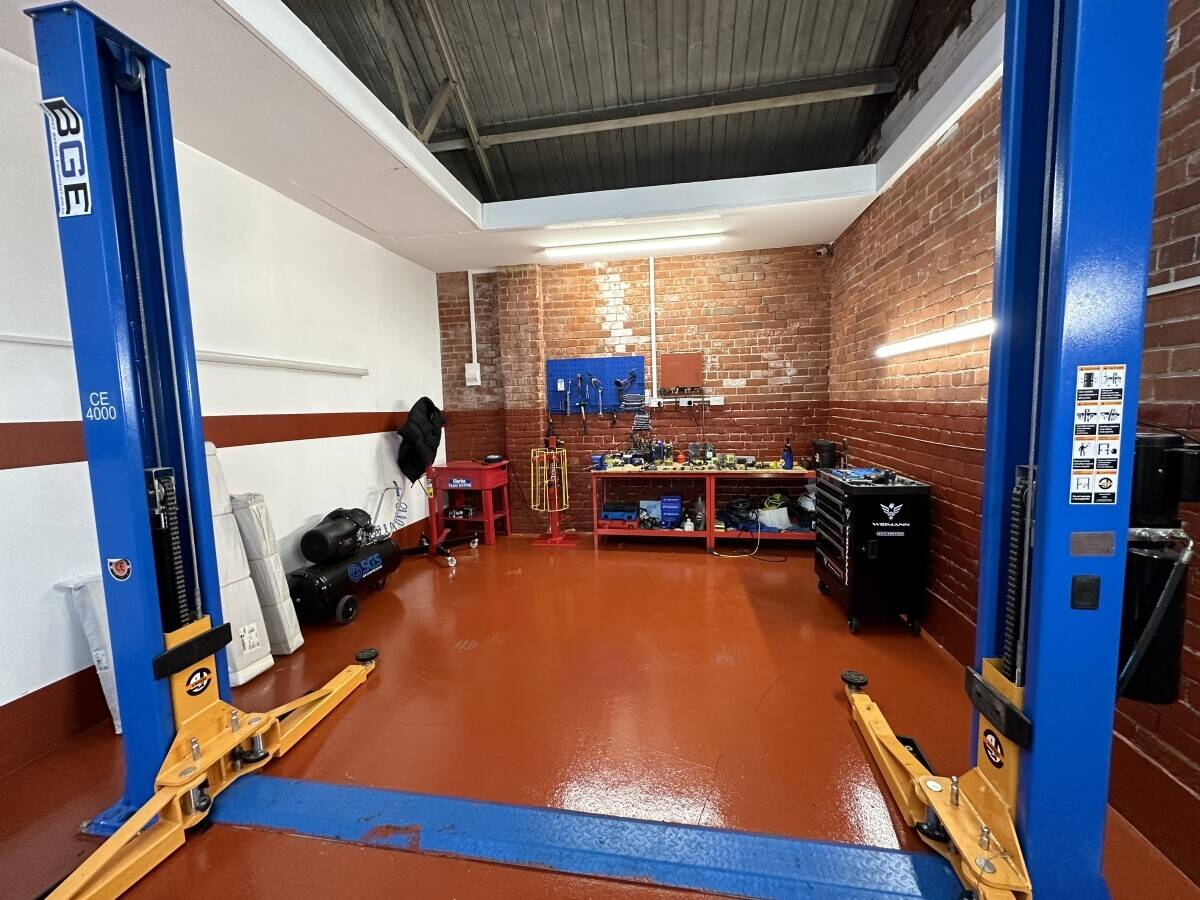 Car Sales & Car Repair Garage Nottingham Photo 7