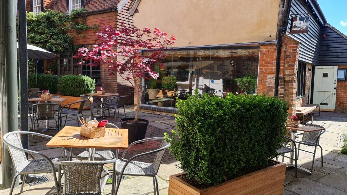 Brunch-style restaurant coffee shop with side delicatessen in the Heritage commuter town of Westerham, Kent Photo 6