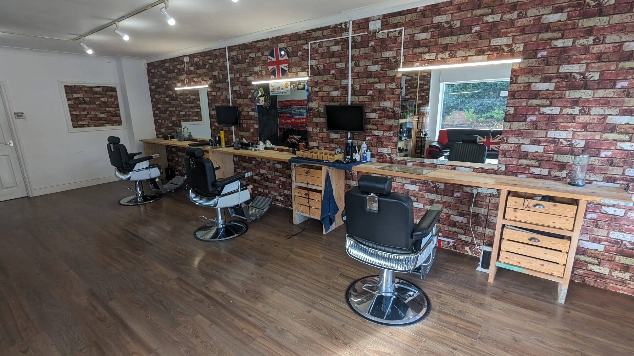 REDUCED!!!!!! Established Barbers Business in Pedmore, Stourbridge - been open for 10 years Photo 7