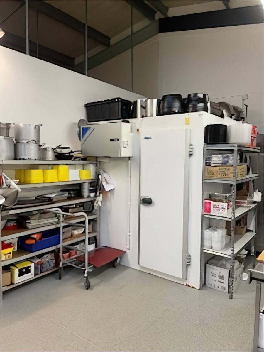 Fully equipped catering business unit Photo 8