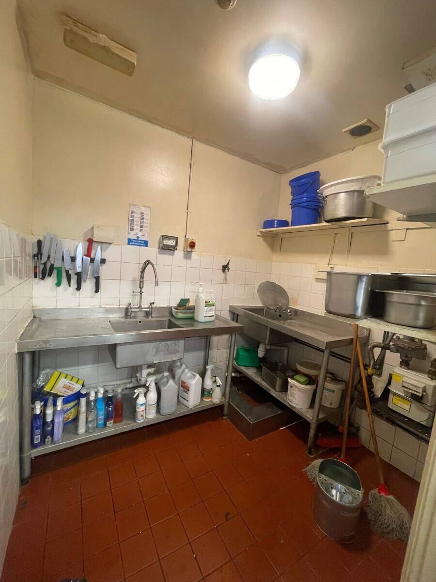 Pizza Takeaway for Sale Photo 8