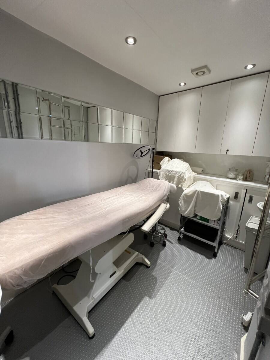 European hair and beauty salon for sale in South London Photo 6