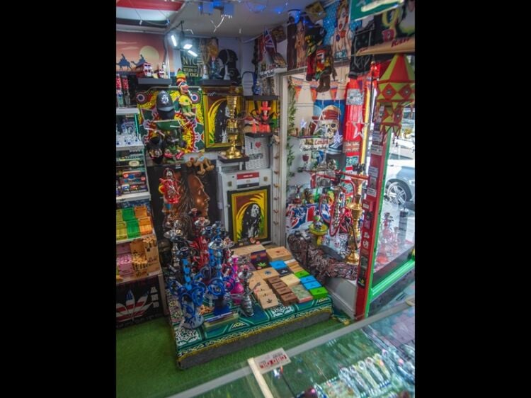 Highly Rated Smoking Accessories And Vapes Shops For Sale Photo 7