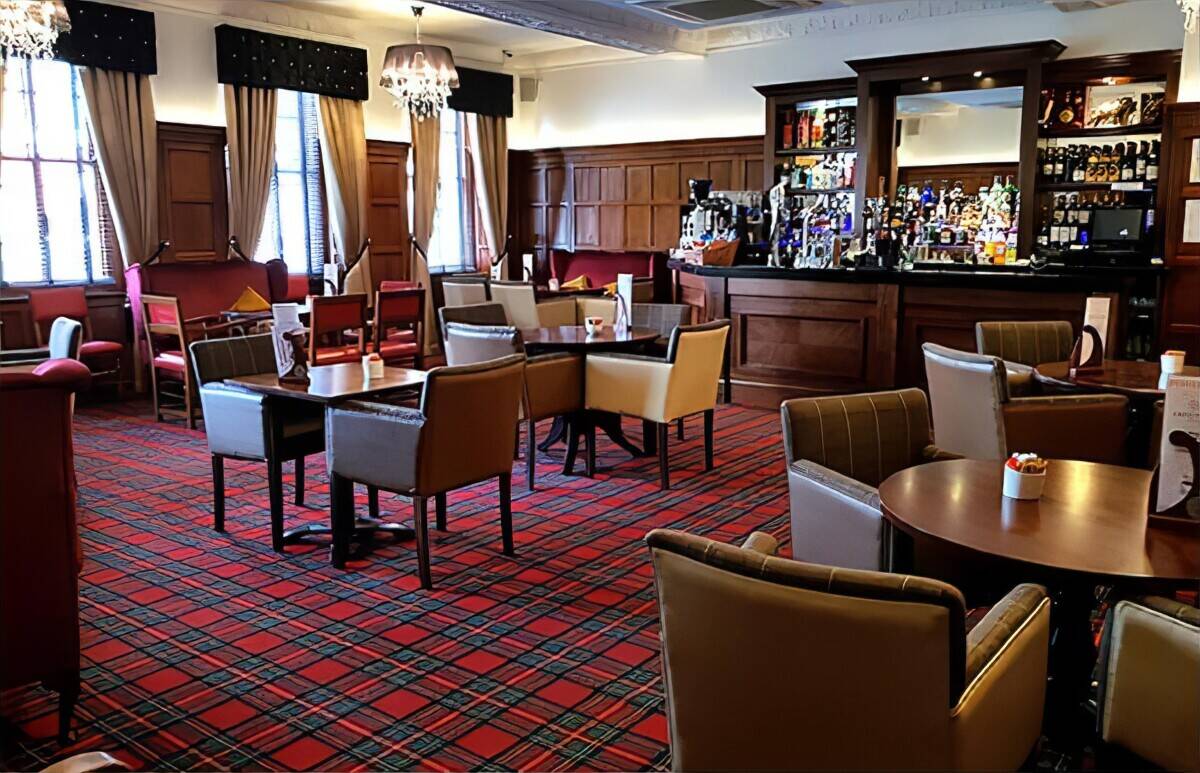 WEST GLAMORGAN (NEATH PORT TALBOT) - TOWN CENTRE 30 BEDROOM HOTEL