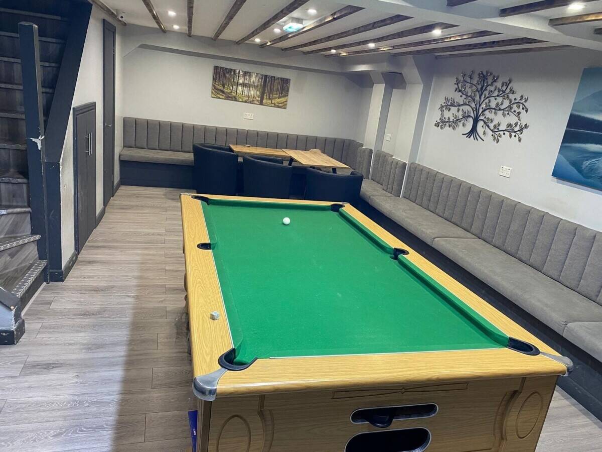 A fully refurbished shisha lounge, events bar, snooker Photo 7