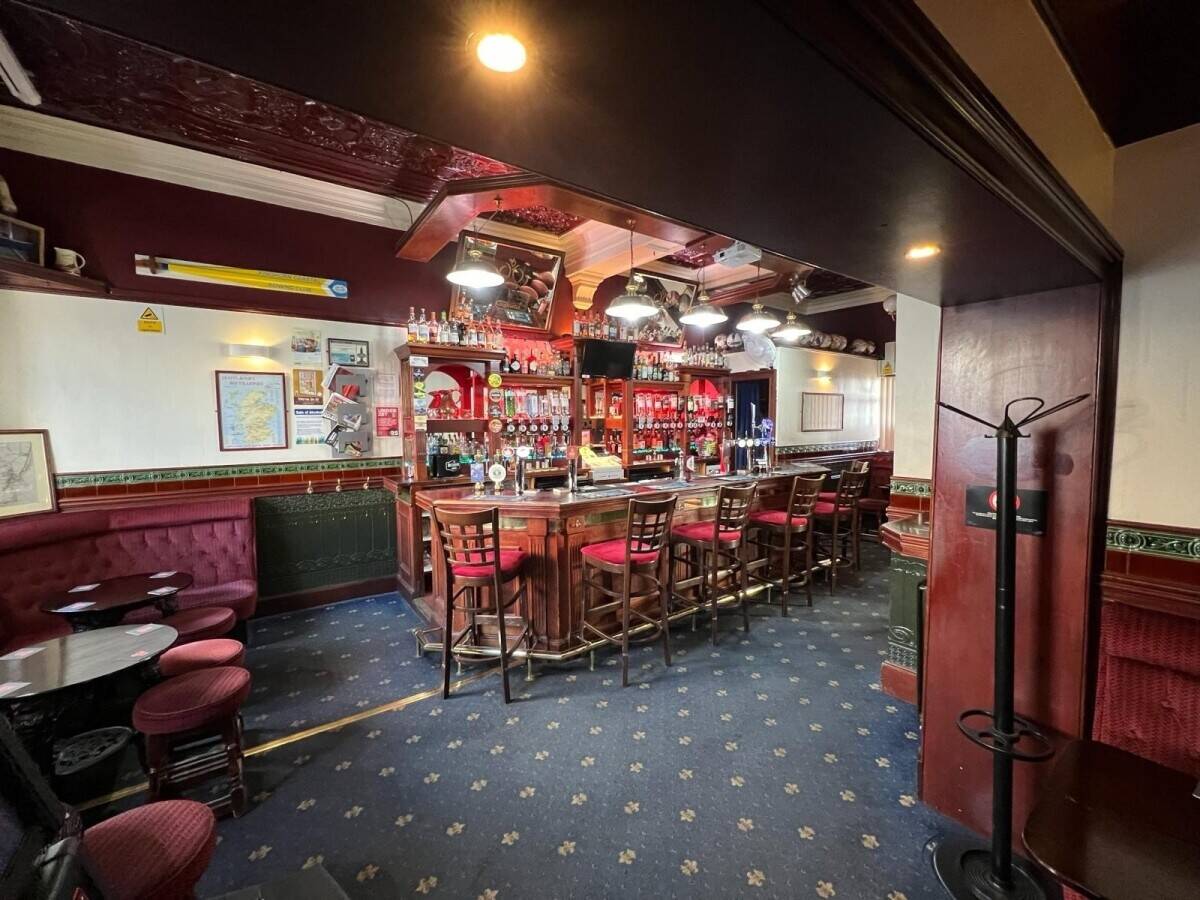 A well preserved and immaculately presented Town Centre Pub (ref 1639)