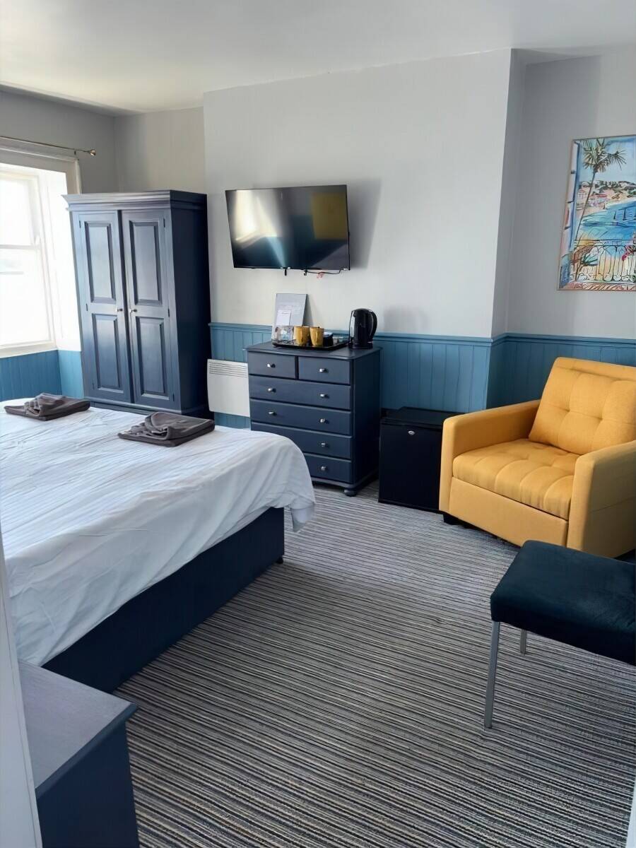 30 Bed Seafront Hotel on New Lease for Sale Weymouth Photo 7