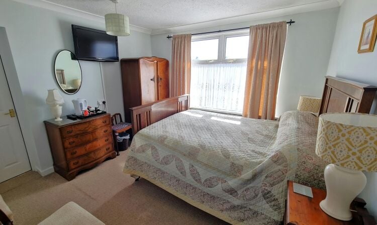 Long established B&B on corner site enjoying Solent views, well located for surrounding businesses and local attractions
