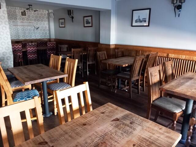 ST IVES, NEATH - RECENTLY REFURBISHED PUBLIC HOUSE WITH 4 EN SUITE LETTING BEDROOMS IN BUSY TOWN CEN Photo 7