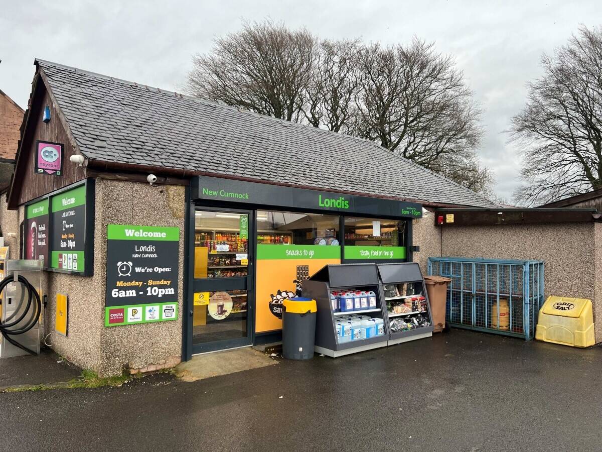 Recently modernised petrol filling station and Londis shop (ref 1657)